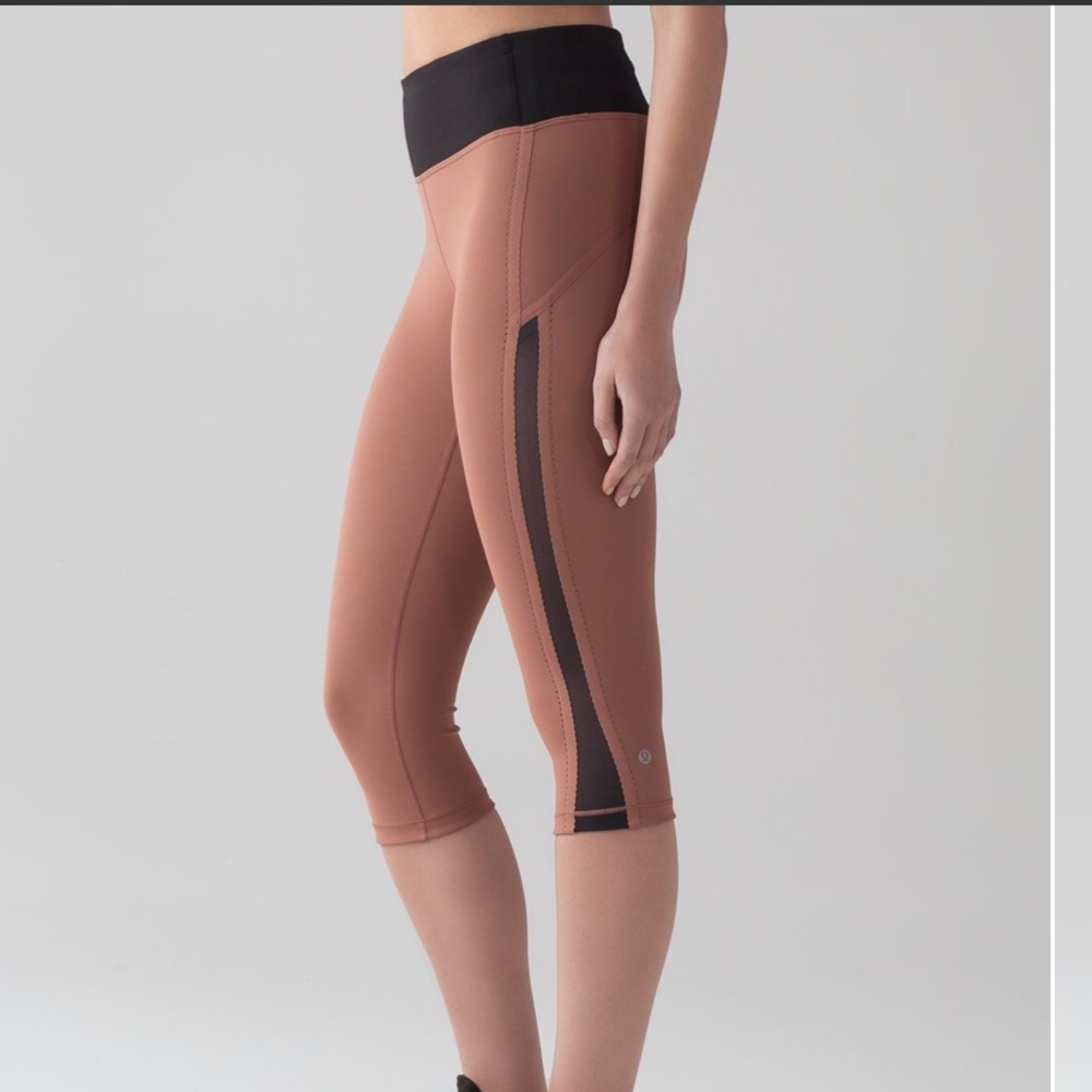 LuluLemon Smooth Stride Crop Henna/Black 6